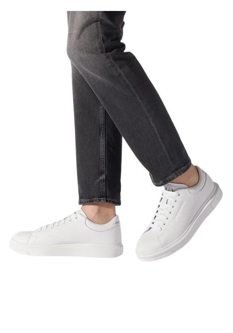 SNEAKERS IN PELLE CON LOGO ARMANI EXCHANGE | Scarpe | XUX123 XV53400152